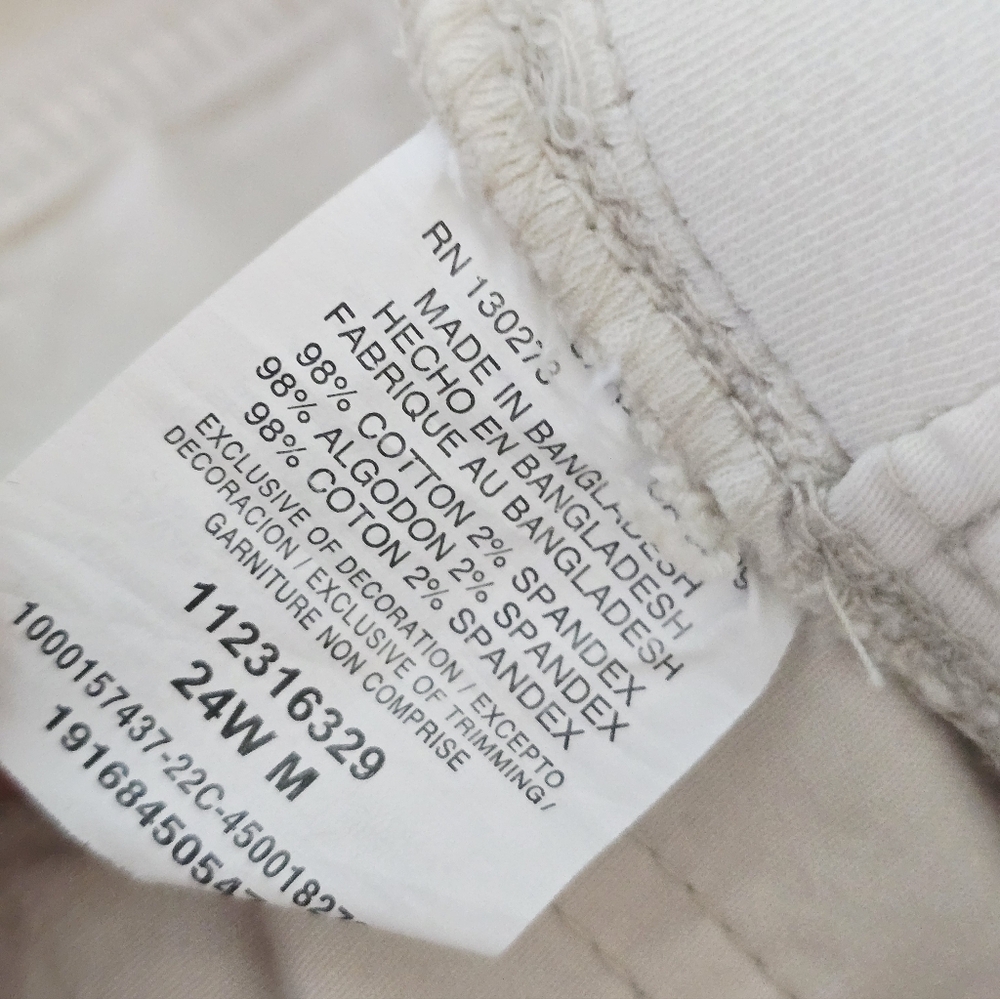Lee Plus Size Off-White Relaxed Cargo Utility Shorts - Picture 7 of 8